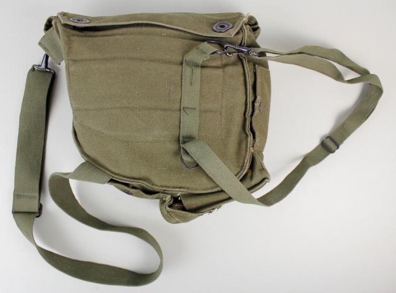 Argentinian Army M17A1 Gas Mask — image 6