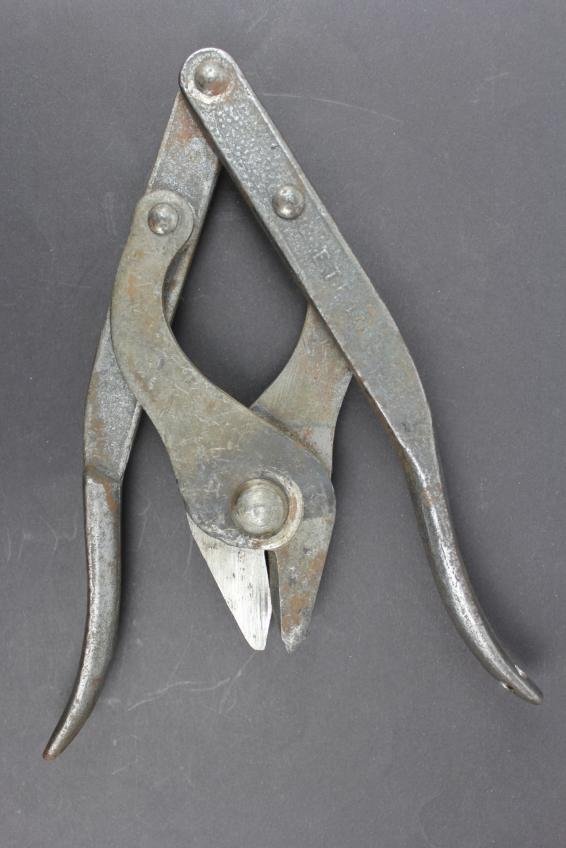 WW2 British Wirecutters — image 2