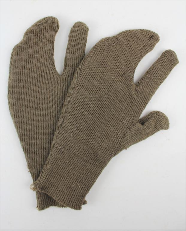 WW2 US Woollen Gloves With Trigger Finger — image 2