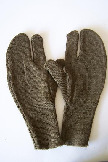 WW2 US OD Trigger Finger Winter Mittens — image 2