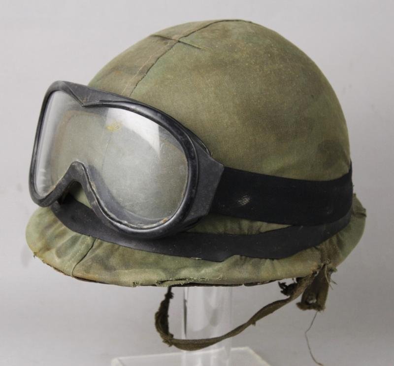 1982 Falklands War Argentinian Camouflage Helmet With Goggles — image 3