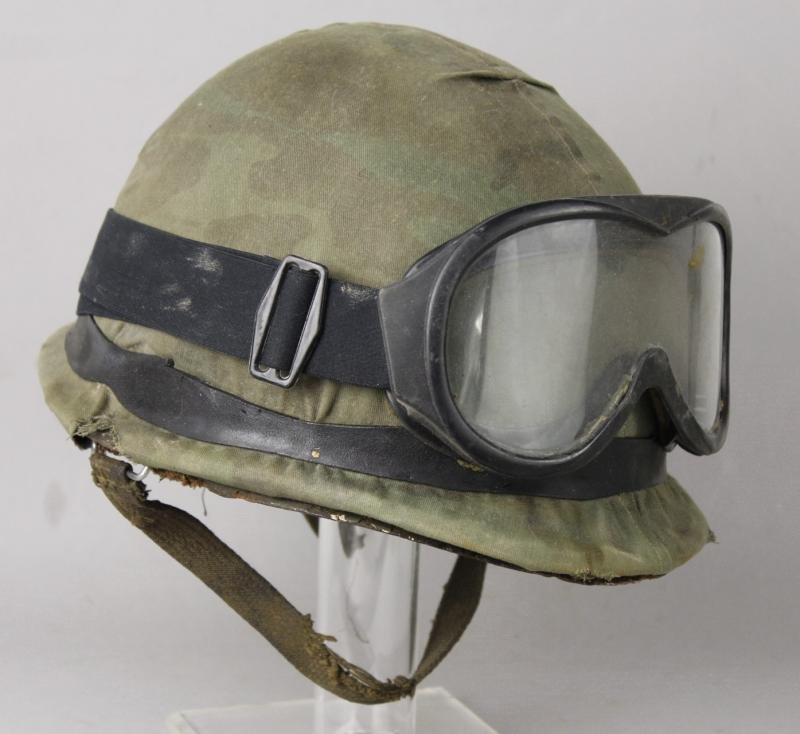 1982 Falklands War Argentinian Camouflage Helmet With Goggles — image 4