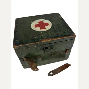 S.M.I 35 box – reused as verbandkasten