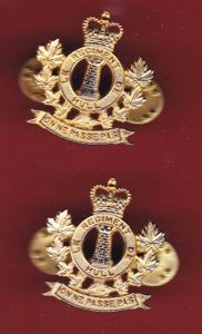 Canadian Le Regiment De Hull Officer's collar badges