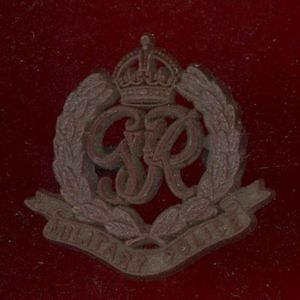 Military Police WW2 plastic economy cap badge