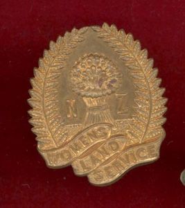 New Zealand Womens Land Service cap badge