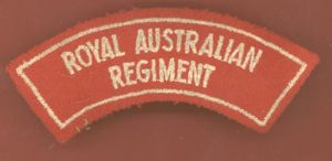 ROYAL AUSTRALIAN / REGIMENT cloth shoulder title