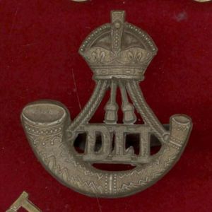 Durham Light Infantry WW2 plastic economy cap badge