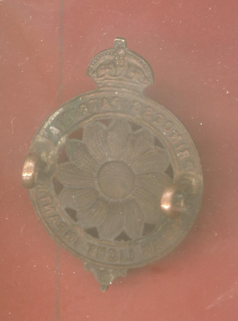 Princess Patricia's Canadian Light Infantry WW1 cap badge — image 2