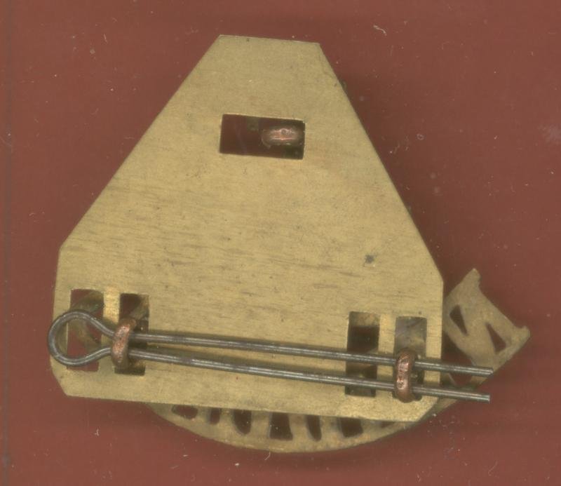 T / RE / N.MIDLAND WW1 shoulder title — image 2