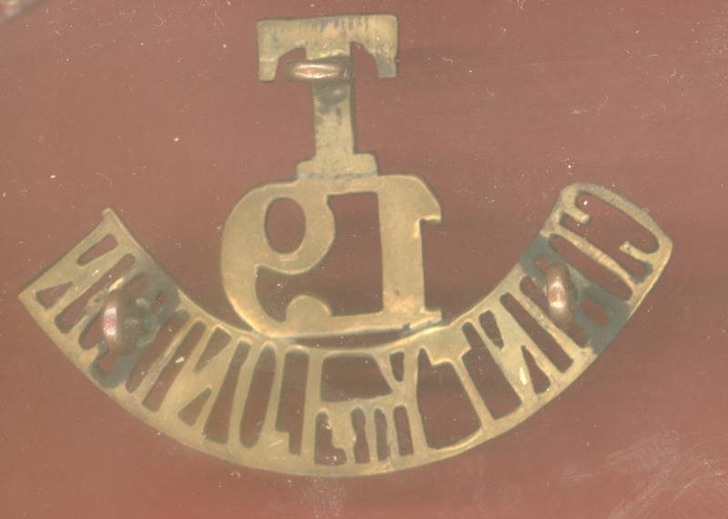 T / 19 / COUNTY of LONDON WW1 shoulder title — image 2