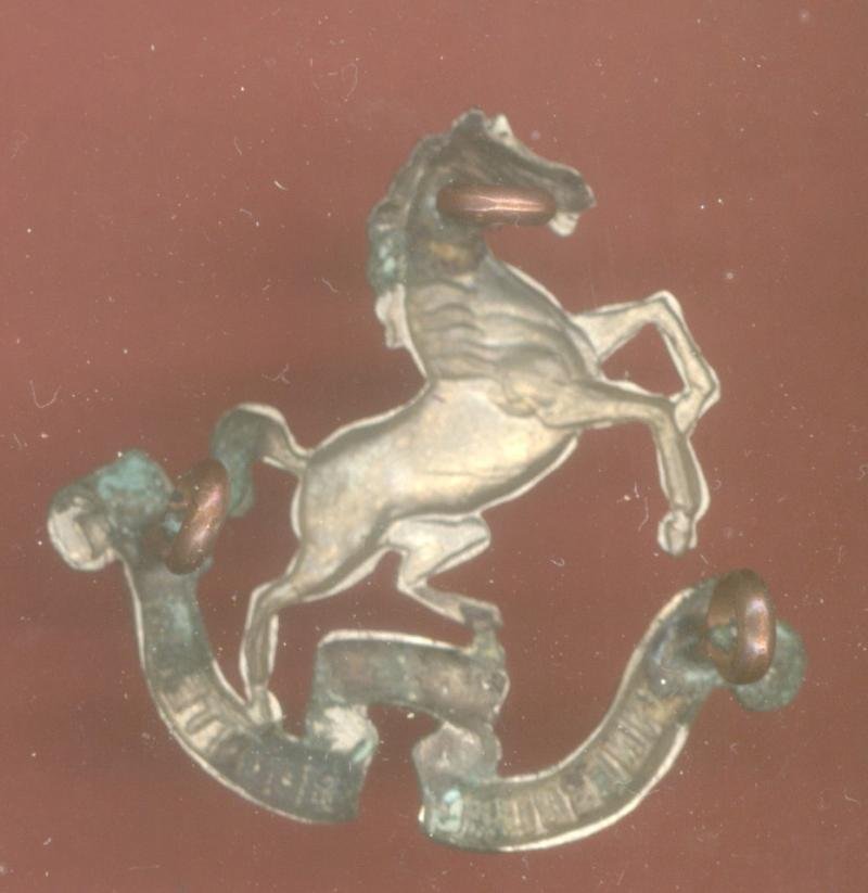 South Africa. Johannesburg Mounted Rifles Edwardian slouch hat badge — image 2