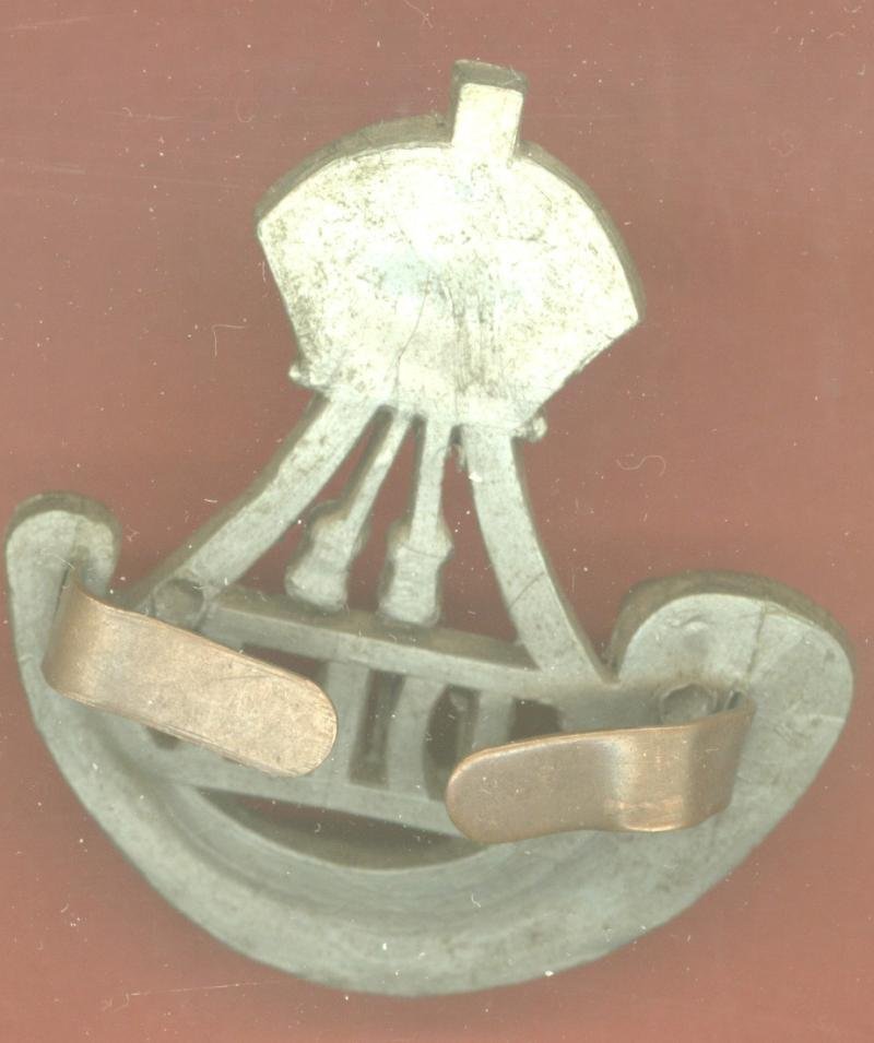 Durham Light Infantry WW2 plastic economy cap badge — image 2