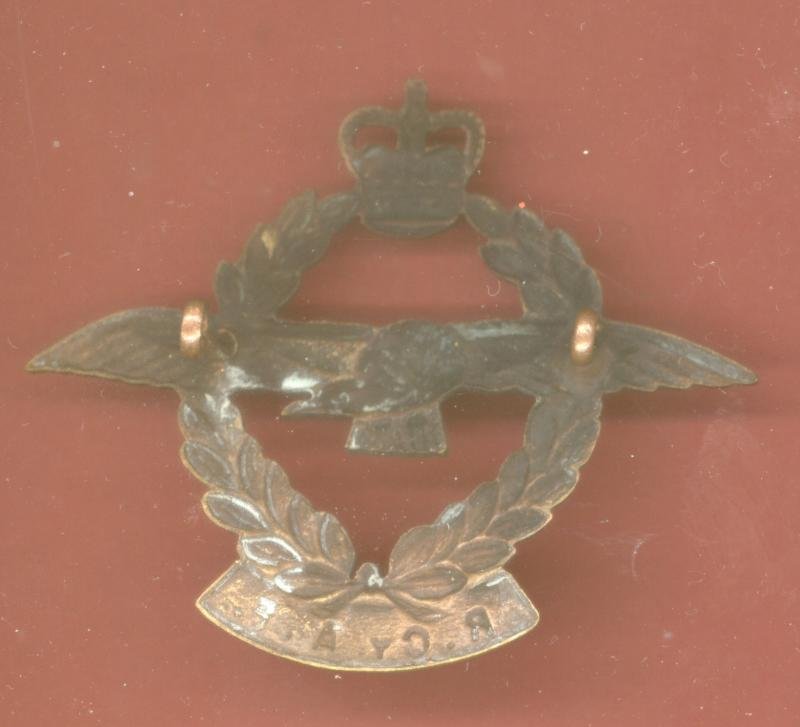 Royal Ceylon Air Force Cap Badge — image 2