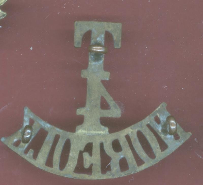 T / 4 / NORFOLK WW1 shoulder title — image 2