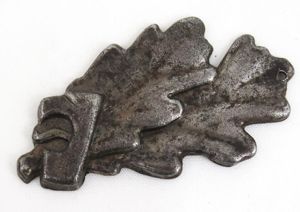 WW2 Finnish army 17th division cap badge 1941-44