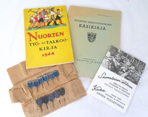 WW2 Finnish youth voluntary work pin and document set - …