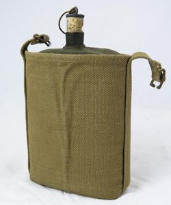 WW2 British P37 water bottle with carrier - 1943