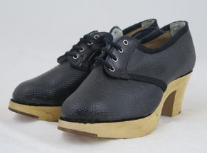 WW2 Finnish Womens shoes - paper string