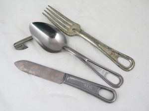 WW2 US M1926 cutlery set and P-38 can opener