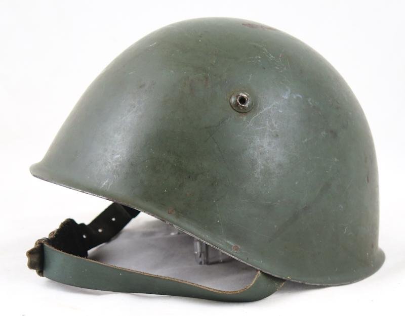 WW2 Italian M33 steel helmet — image 2