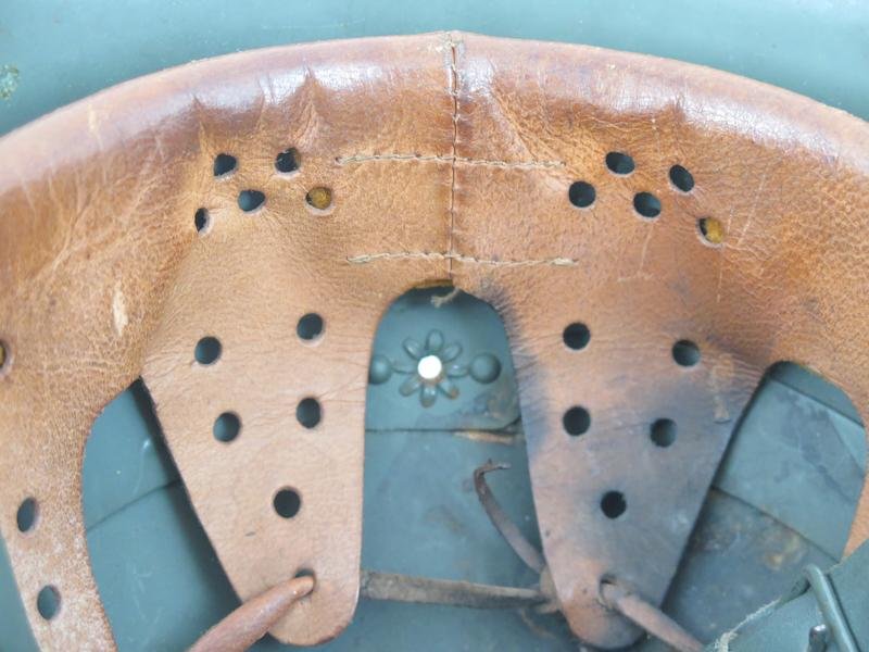 WW2 Italian M33 steel helmet — image 8