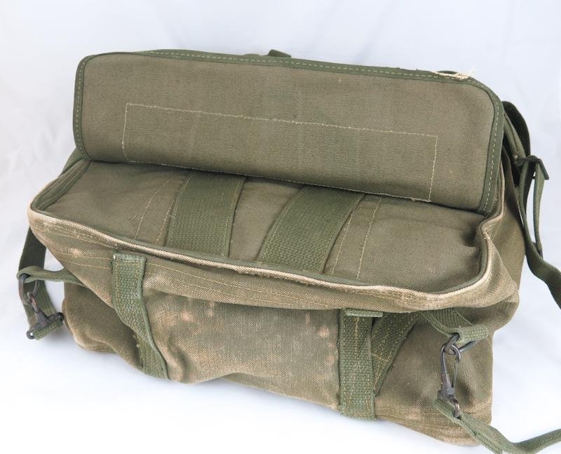 WW2 US Signal Corps BG-172 bag — image 3