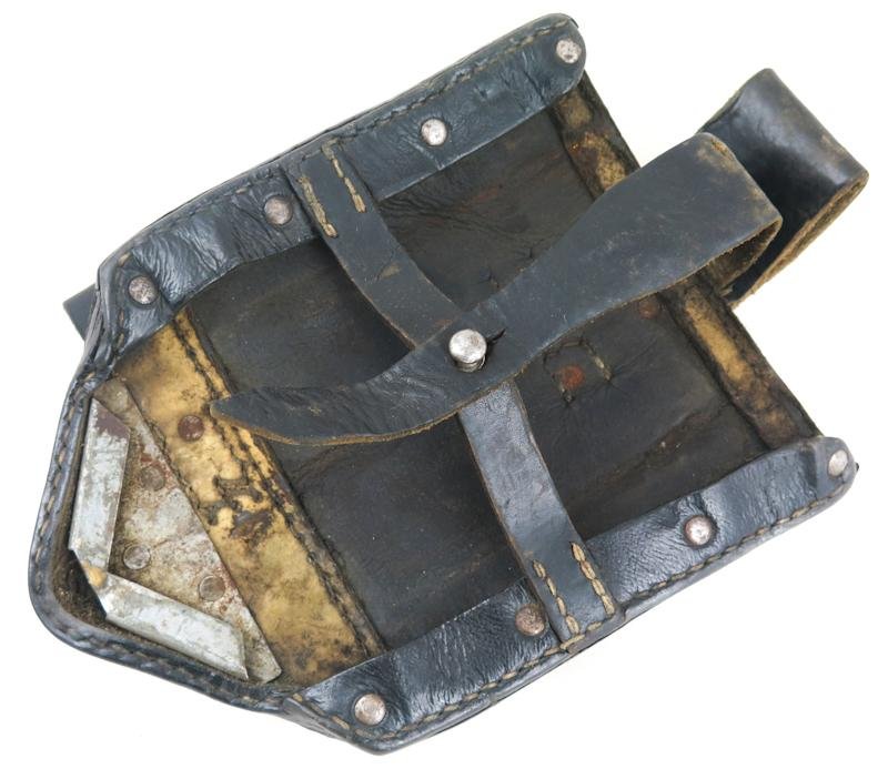 WW2 German Wehrmacht/Waffen-SS M38 folding entrenching tool with carrier — image 3