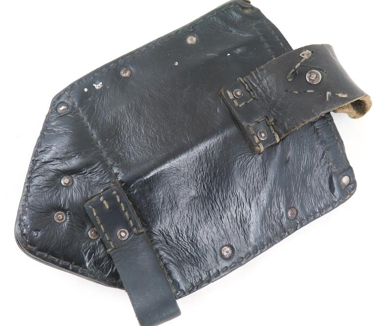 WW2 German Wehrmacht/Waffen-SS M38 folding entrenching tool with carrier — image 4