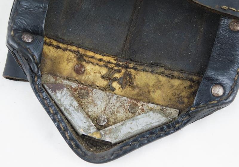 WW2 German Wehrmacht/Waffen-SS M38 folding entrenching tool with carrier — image 6