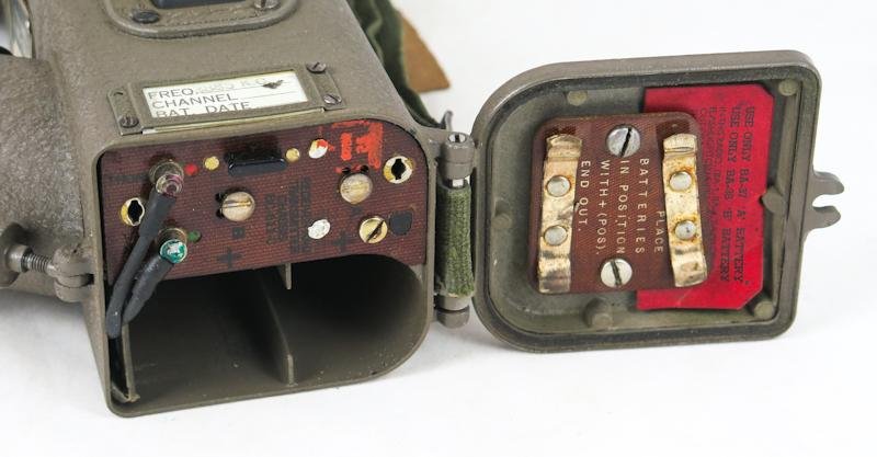 WW2 US army Signal corps BC-611-C Handie Talkie - 1944 — image 7