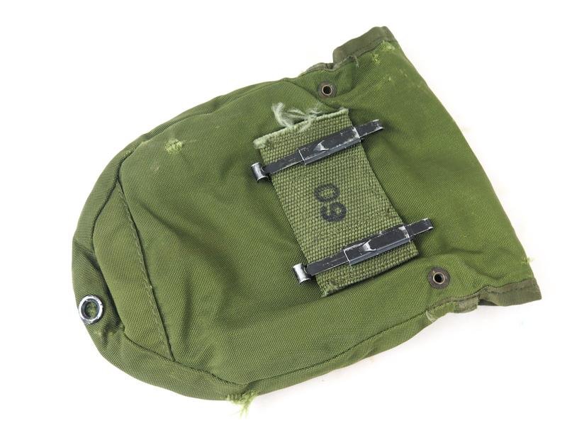 Cold war US army M1967 field gear set- Entrenching tool pouch and sleeping bag carrier — image 3