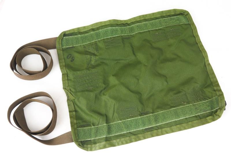 Cold war US army M1967 field gear set- Entrenching tool pouch and sleeping bag carrier — image 6