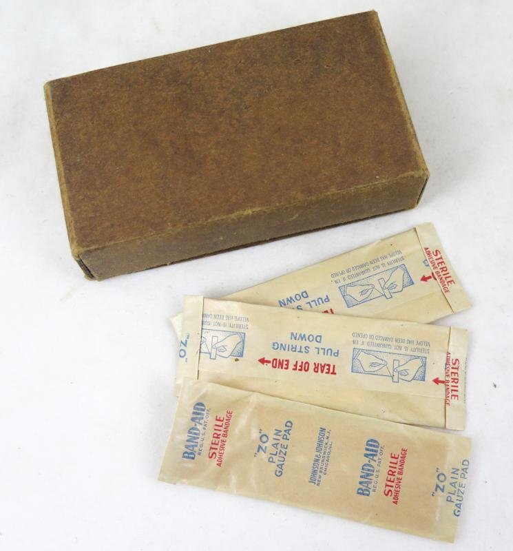 WW2 US army M2 jungle 1st aid kit - Avery 1945 — image 3