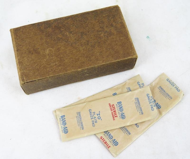 WW2 US army M2 jungle 1st aid kit - Five Filer Bros 1945 — image 3