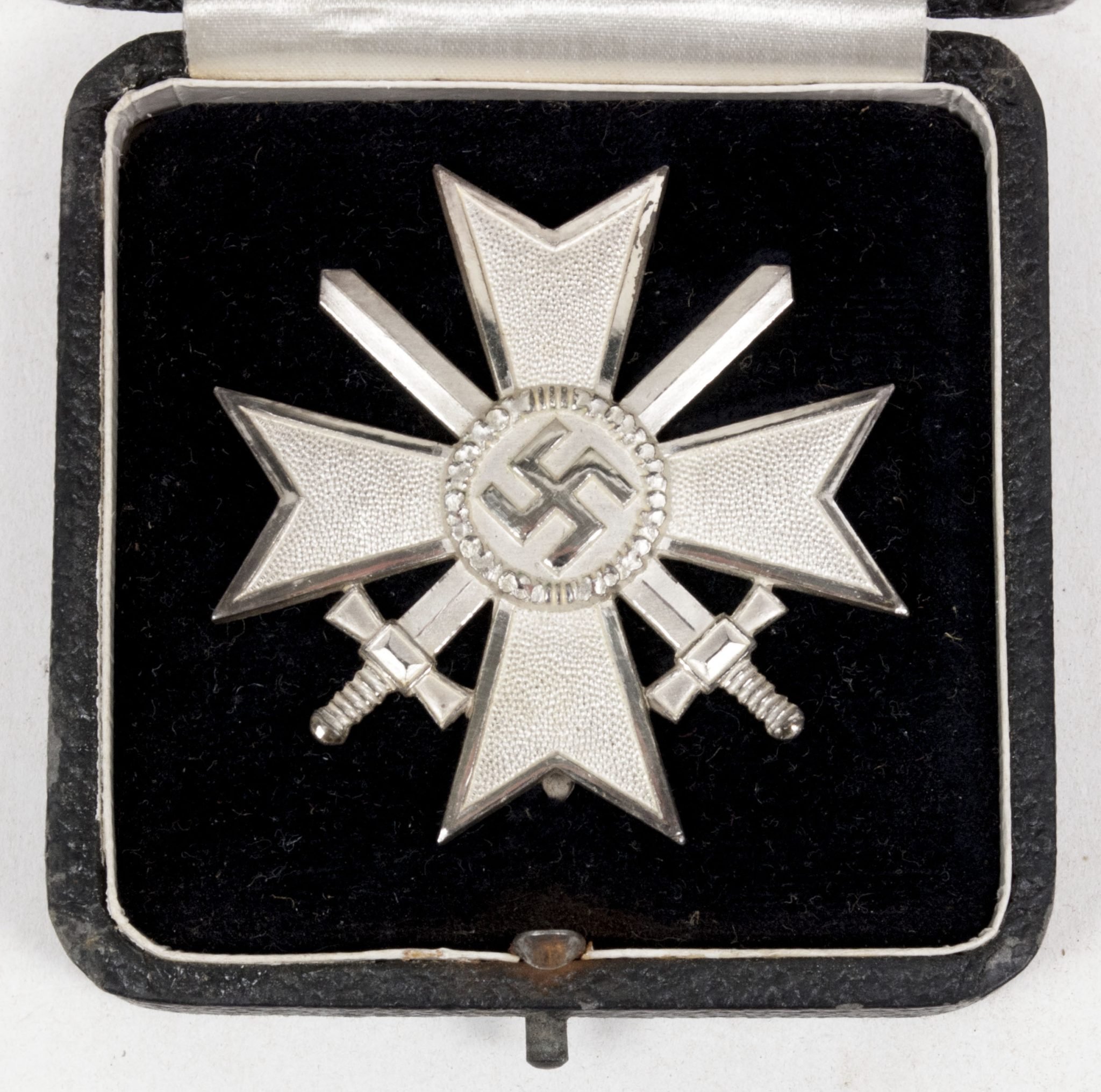 Kriegsverdienstkreuz 1e Klasse (KVK1) / War Merit Cross first Class + case — image 4