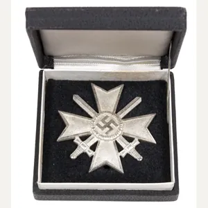 Kriegsverdienst Kreuz Erste Klasse (KVK1) / War Merit Cross First …