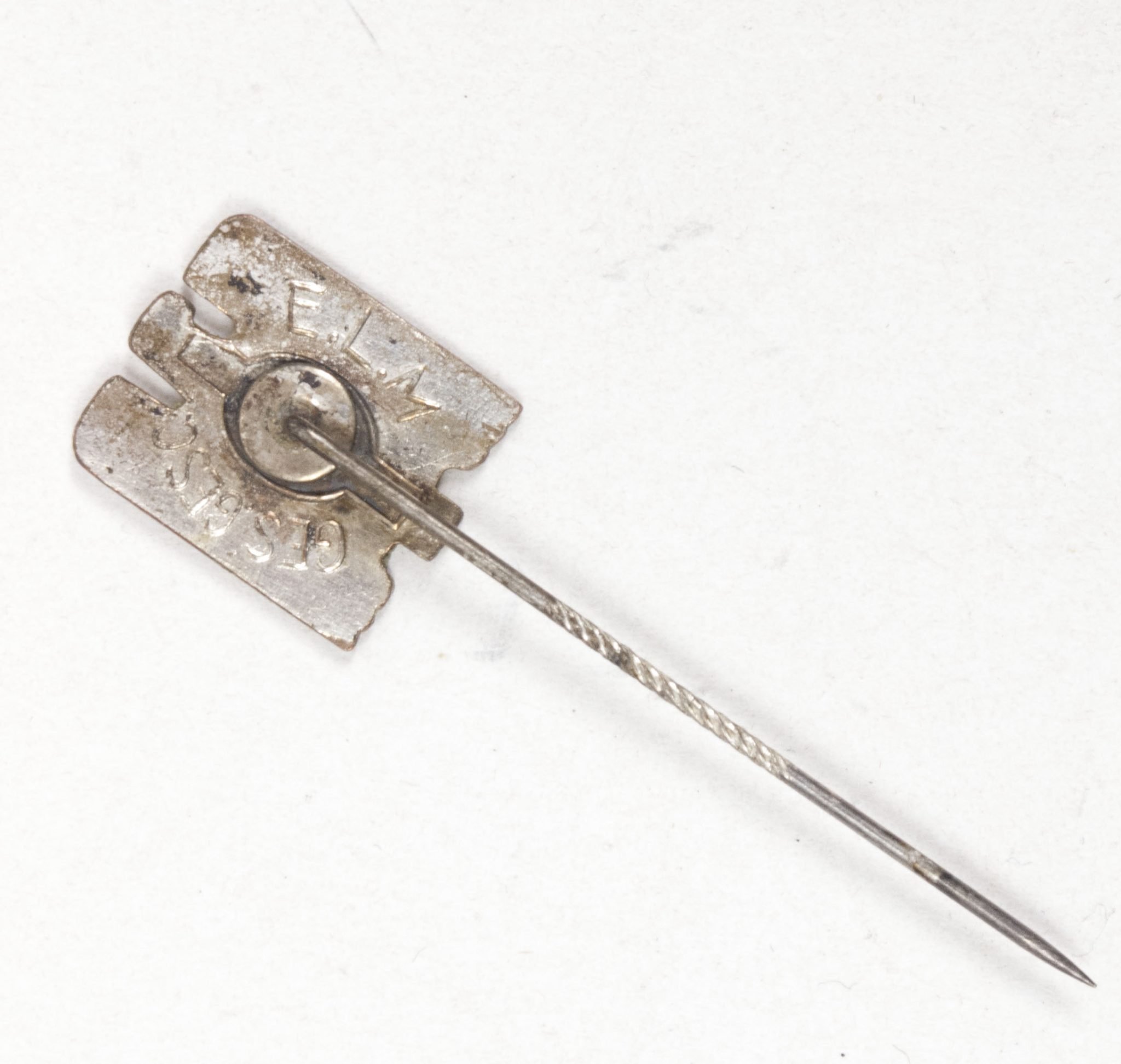 Deutsches Rotes Kreuz (DRK) member badge — image 3