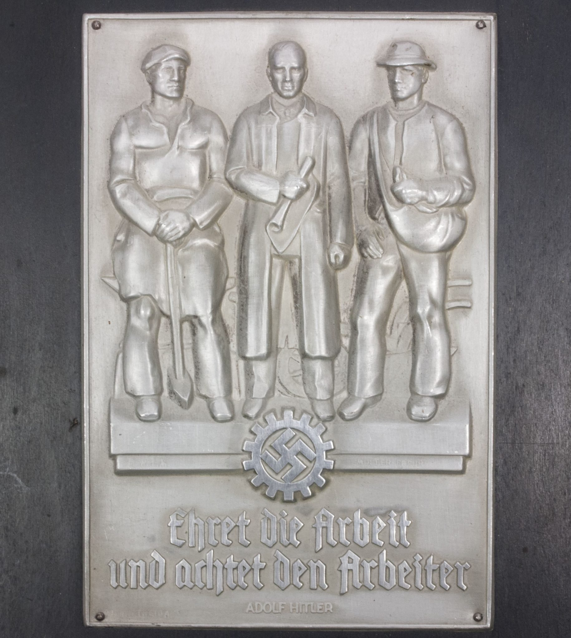 Deutsche Arbeitsfront (DAF) Plaque 'Ehret die Arbeit und achtet den Arbeiter' — image 5