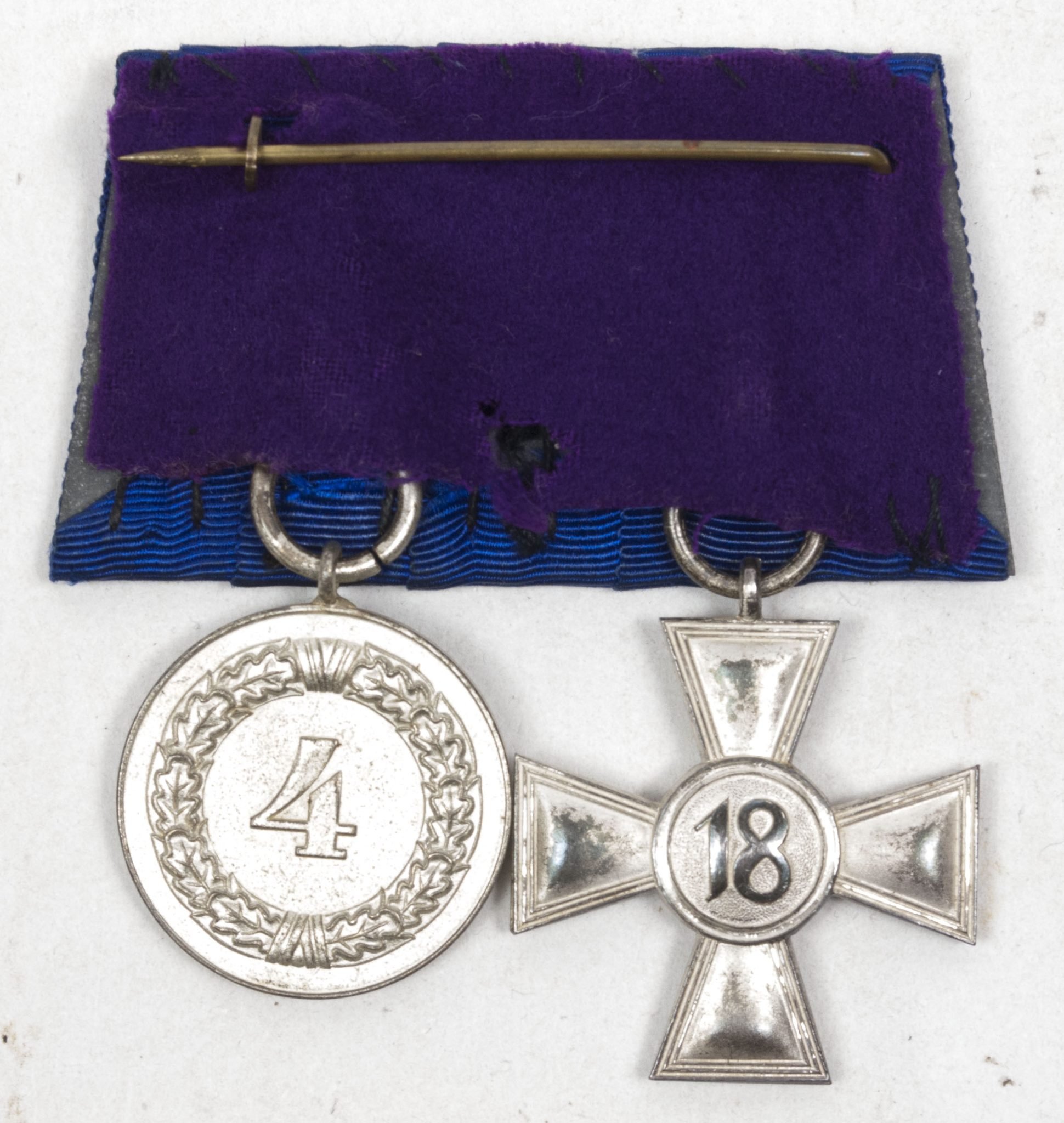 Wehrmacht (Heer) medalbar with 18 + 4 year long service medals — image 13