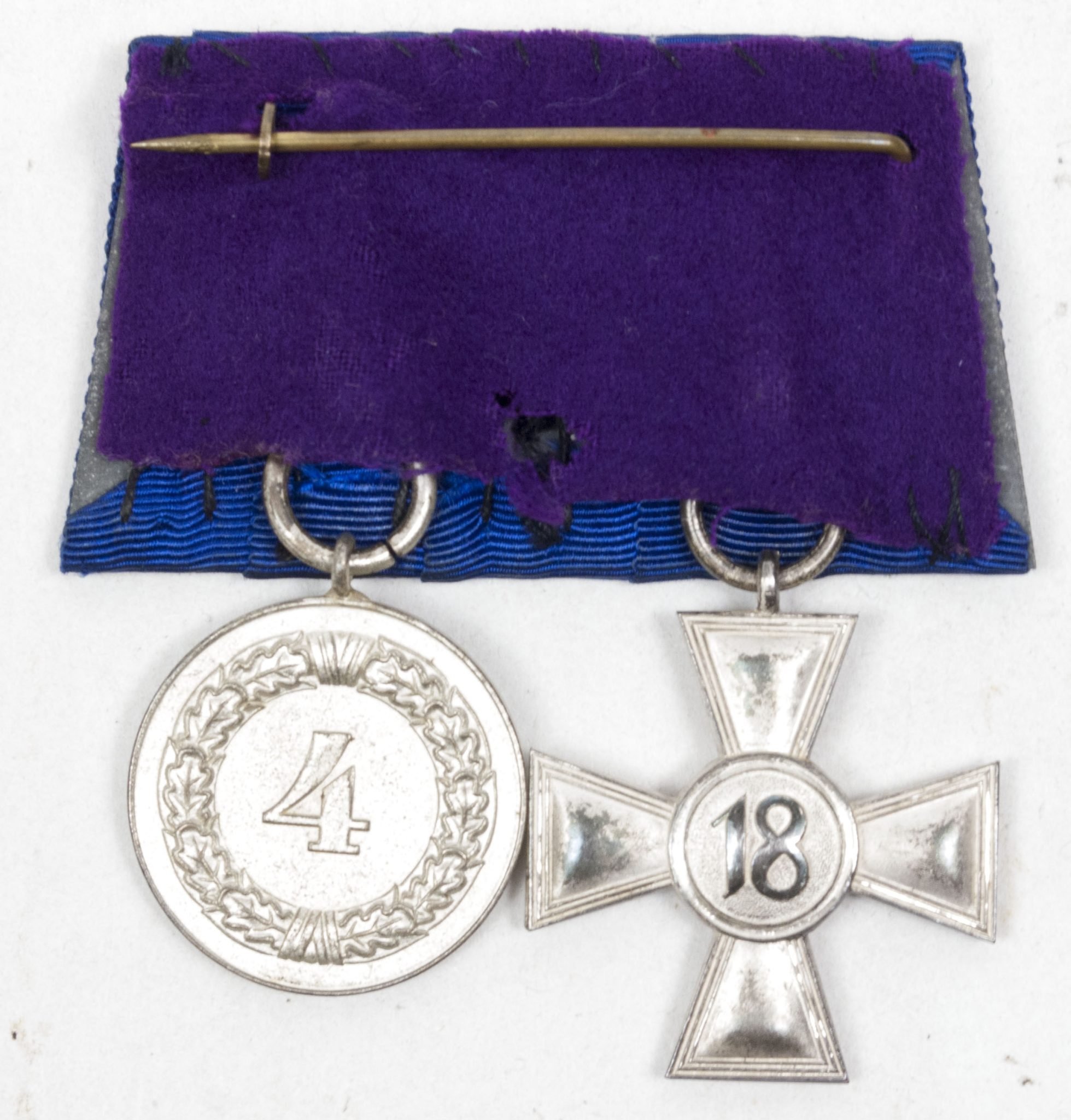Wehrmacht (Heer) medalbar with 18 + 4 year long service medals — image 14