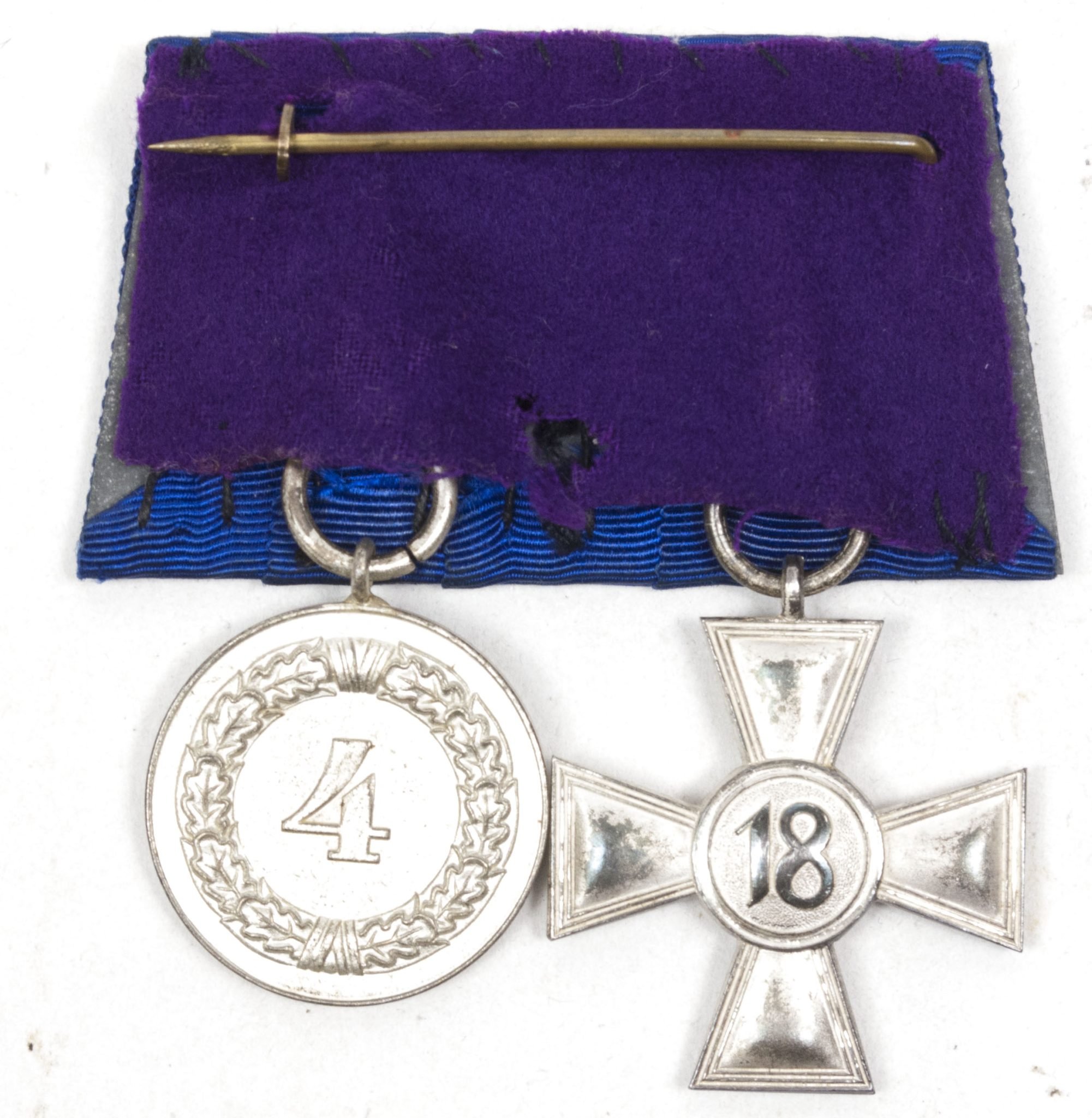 Wehrmacht (Heer) medalbar with 18 + 4 year long service medals — image 2