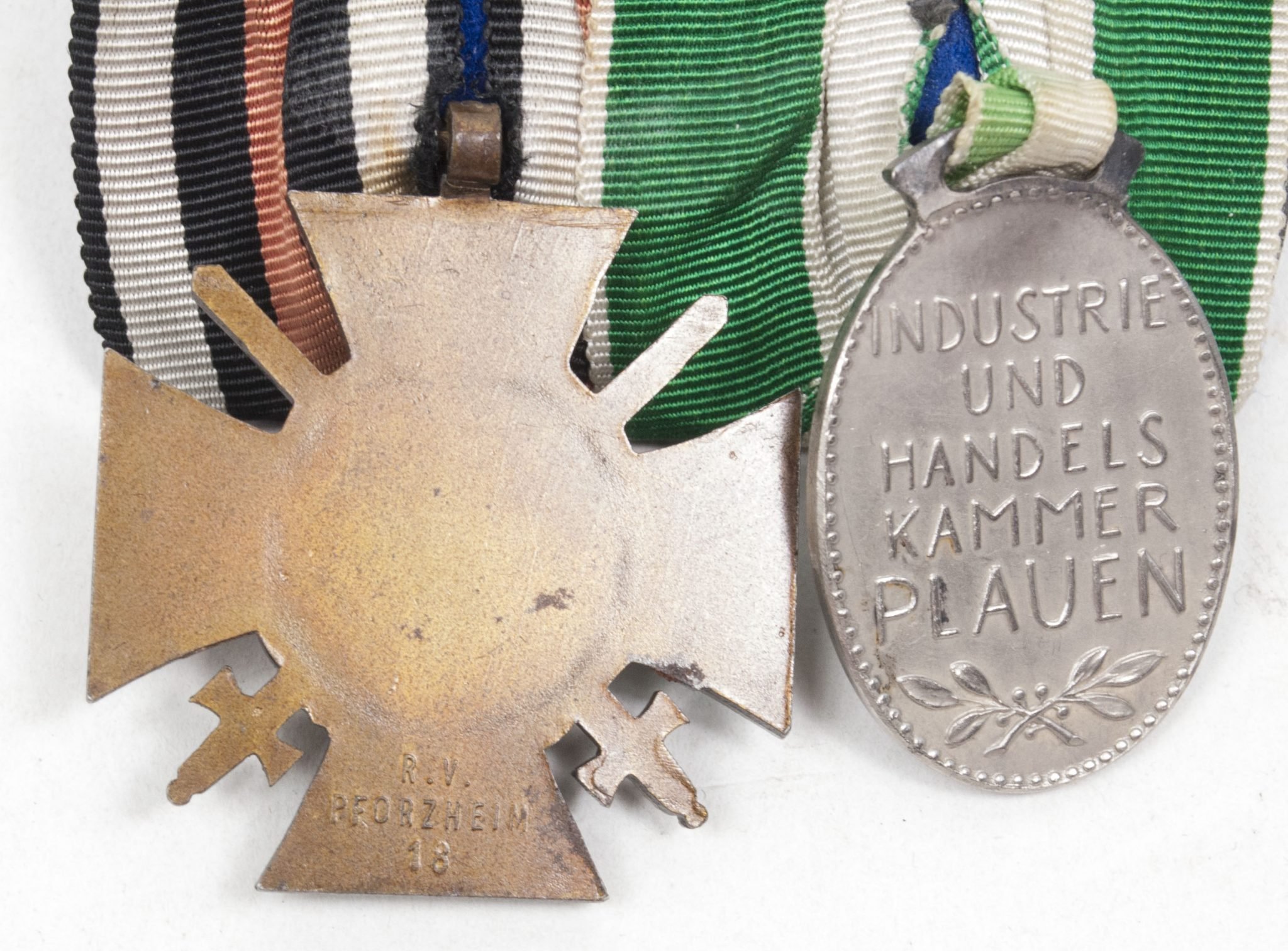 German medalbar with silver(!) Industrie und Handelskammer Plauen medal by Karl Goetz + Frontkämpfer Ehrenkreuz – Rare — image 13