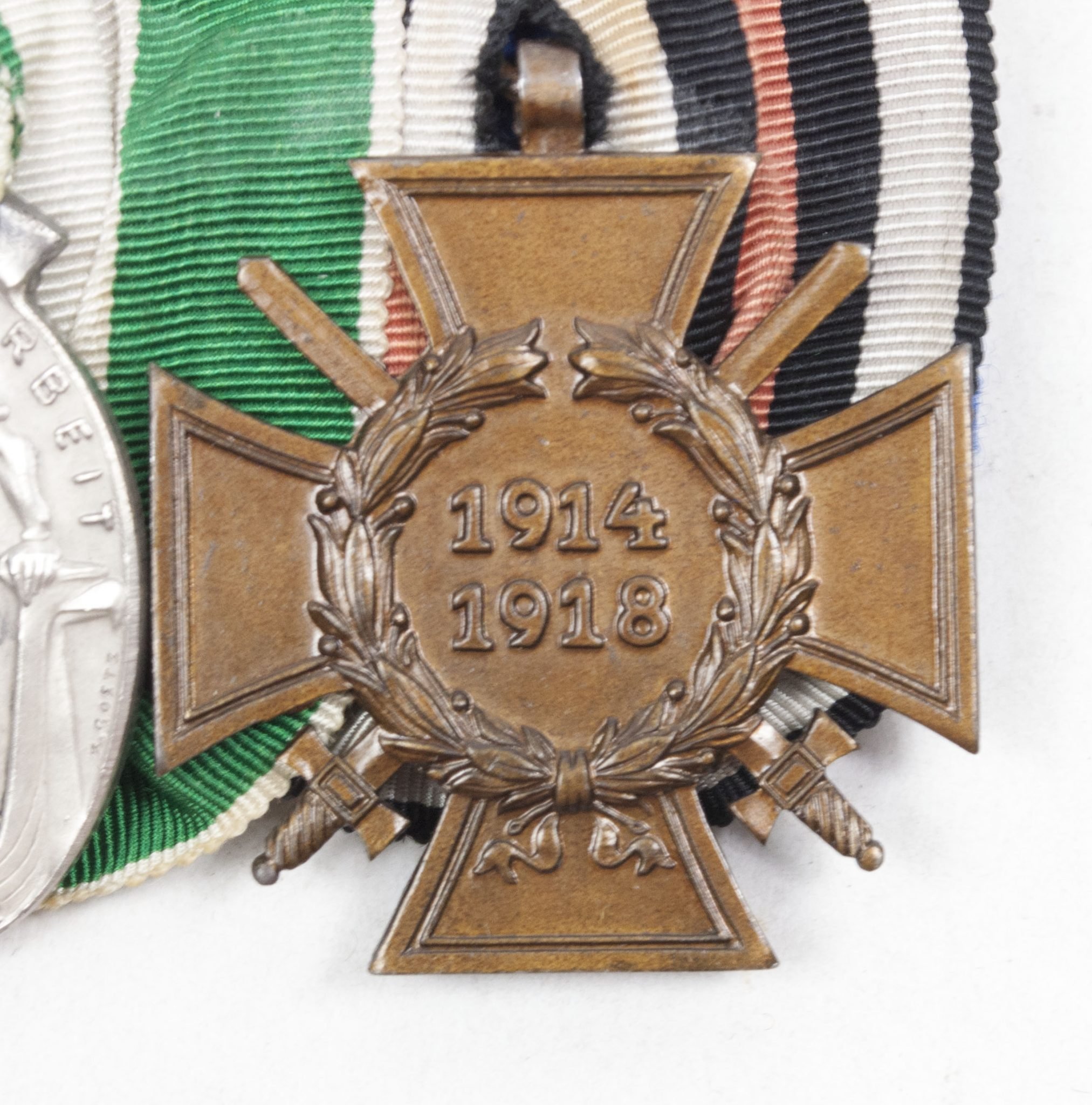 German medalbar with silver(!) Industrie und Handelskammer Plauen medal by Karl Goetz + Frontkämpfer Ehrenkreuz – Rare — image 9