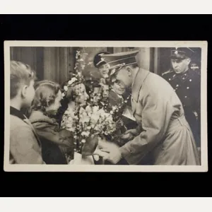 (Postcard) Hitler with children (Photo Hoffmann)