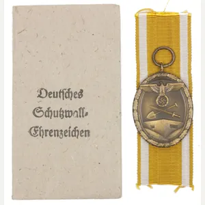 Deutsches Schutzwall Ehrenzeichen / Westwal medal + enveloppe by Carl …