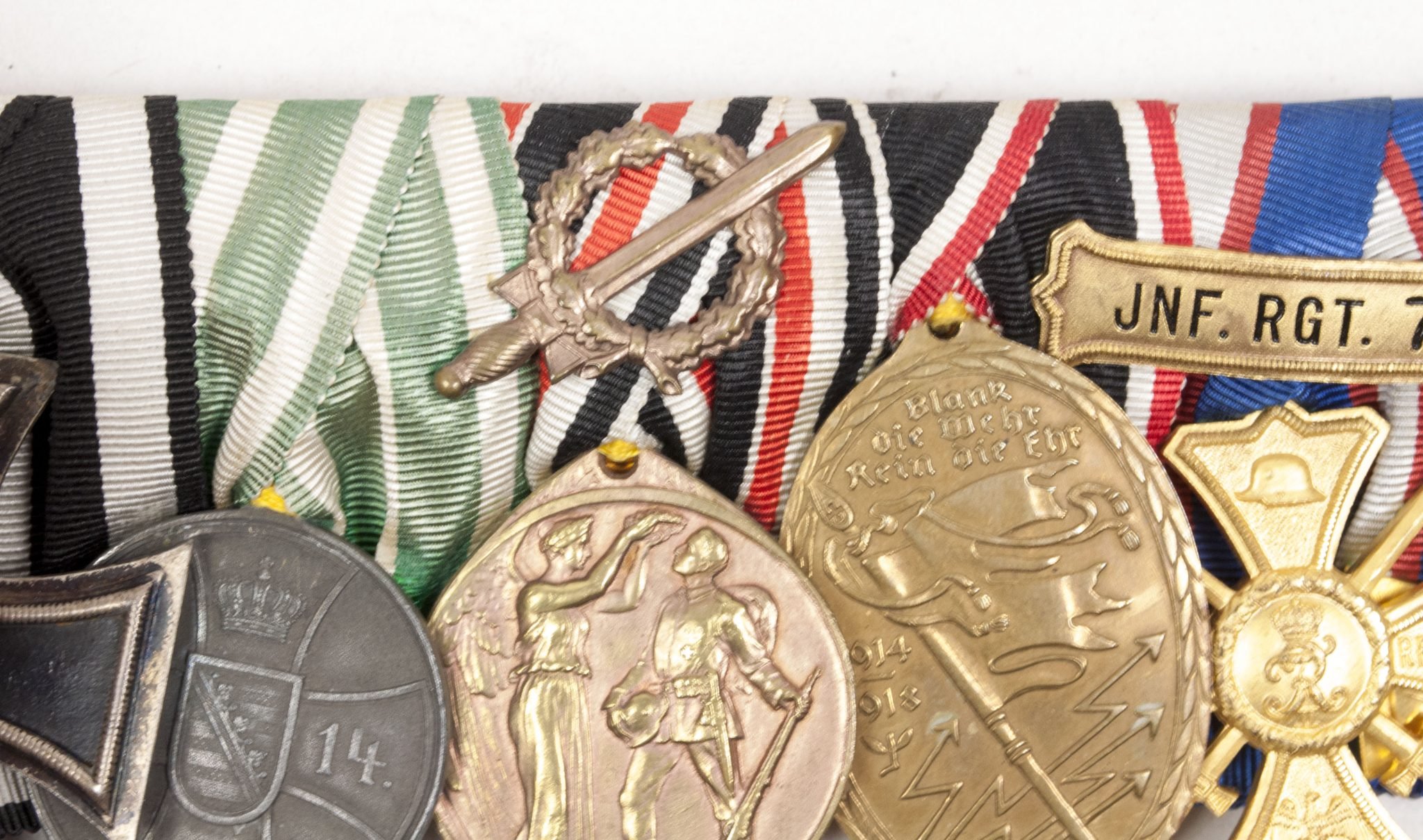 Sachsen-Altenburg large medalbar with EK2, Tapferkeitsmedaille, Ehrenlegion medal, Kyffhäuser medaille, Regiments Erinnerungskreuz, Ehrenlegion kreuz, Kriegserinnerungsmedaille (maker J. Reimann Berlin) — image 10