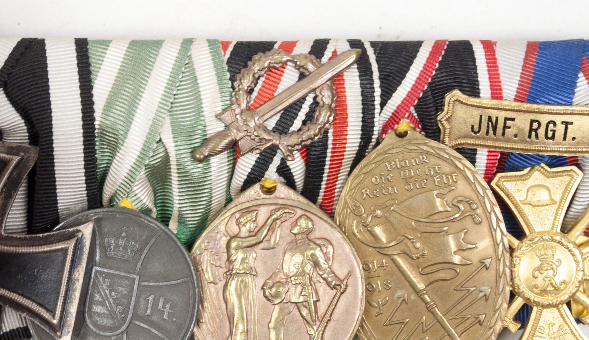 Sachsen-Altenburg large medalbar with EK2, Tapferkeitsmedaille, Ehrenlegion medal, Kyffhäuser medaille, Regiments Erinnerungskreuz, Ehrenlegion kreuz, Kriegserinnerungsmedaille (maker J. Reimann Berlin) — image 11
