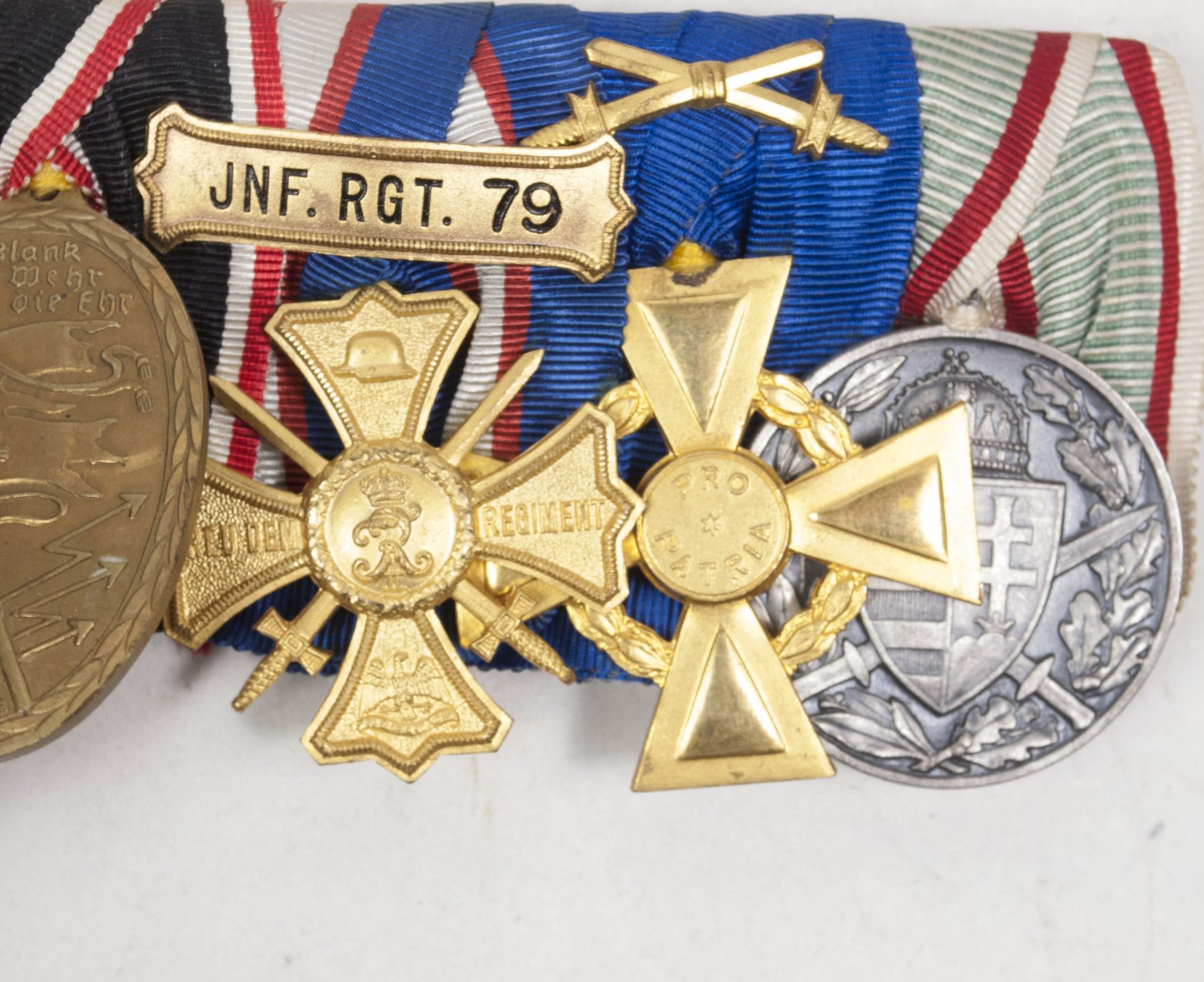 Sachsen-Altenburg large medalbar with EK2, Tapferkeitsmedaille, Ehrenlegion medal, Kyffhäuser medaille, Regiments Erinnerungskreuz, Ehrenlegion kreuz, Kriegserinnerungsmedaille (maker J. Reimann Berlin) — image 13