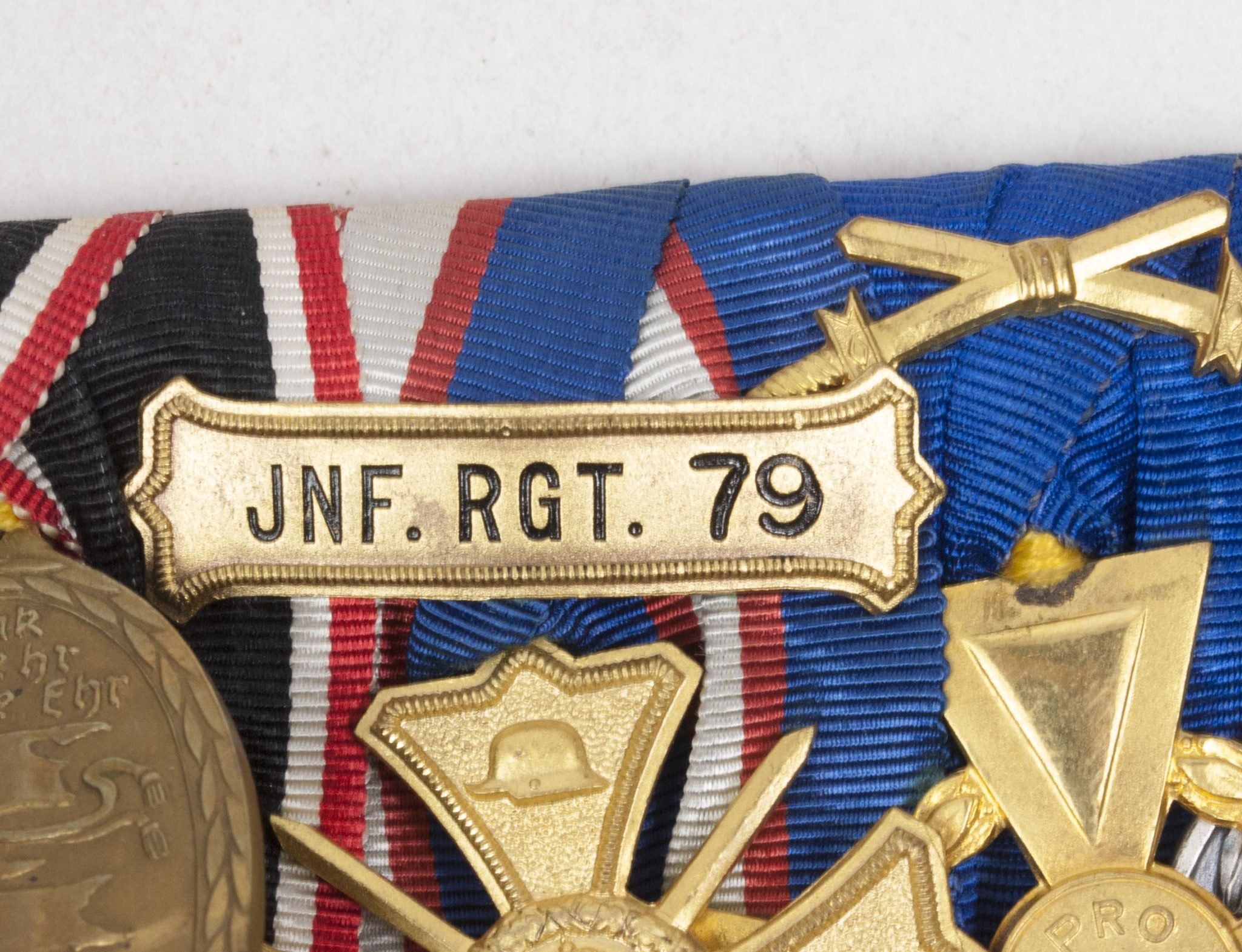Sachsen-Altenburg large medalbar with EK2, Tapferkeitsmedaille, Ehrenlegion medal, Kyffhäuser medaille, Regiments Erinnerungskreuz, Ehrenlegion kreuz, Kriegserinnerungsmedaille (maker J. Reimann Berlin) — image 15